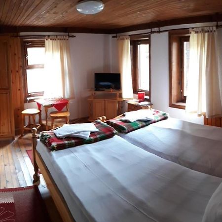 Sarafova Guest House โคปริฟชทิทซา ภายนอก รูปภาพ