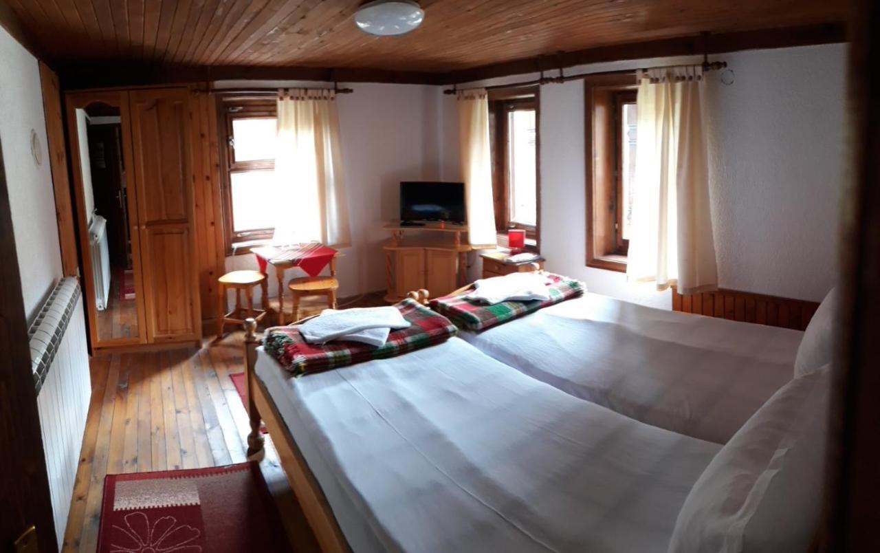 Sarafova Guest House โคปริฟชทิทซา ภายนอก รูปภาพ
