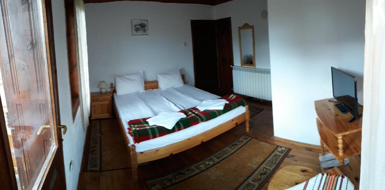 Sarafova Guest House โคปริฟชทิทซา ภายนอก รูปภาพ