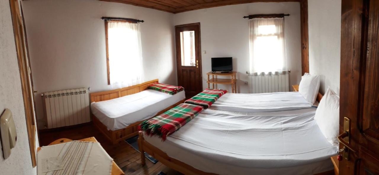 Sarafova Guest House โคปริฟชทิทซา ภายนอก รูปภาพ